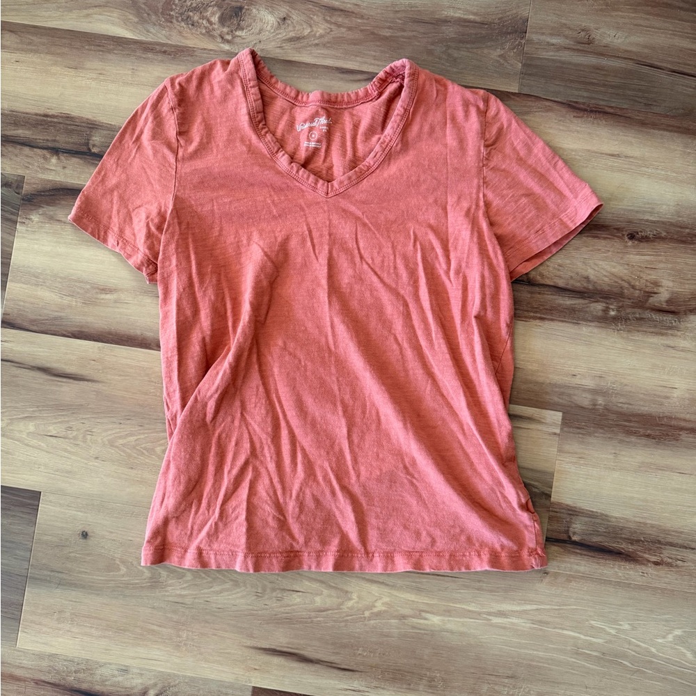 Universal Thread Women's Coral V-Neck Tee
